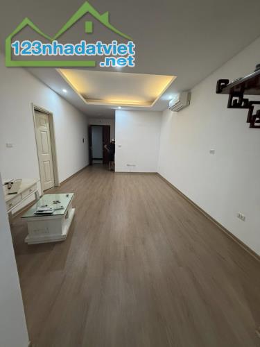 Cho thuê căn 81m cơ bản tòa CT4 The Pride, nhà đẹp mới sửa giá 9 triệu/tháng