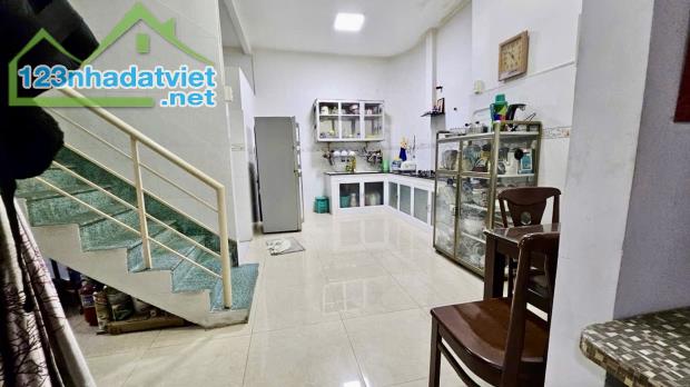 BÁN NHÀ 2 TẦNG GẦN CẦU CHÀ VÀ - QUẬN 8 - 5,8 X 12 - CHỈ 5.38 TỶ - GỌI NGAY 0784968131 - 2