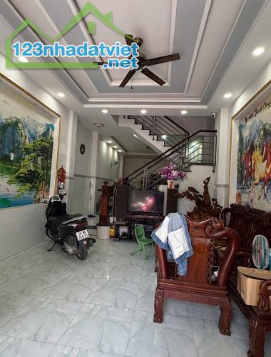 Nhà 4 tầng ô tô đỗ cửa, đối diện chung cư Celadon, 6.35 tỷ - 2