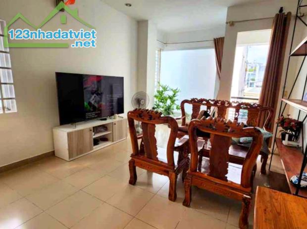 62M2 3 LẦU - NHỈNH 5 TỶ - BÁN NHÀ ĐƯỜNG NGUYỄN TƯ GIẢN GẦN CHỢ PHẠM VĂN BẠCH