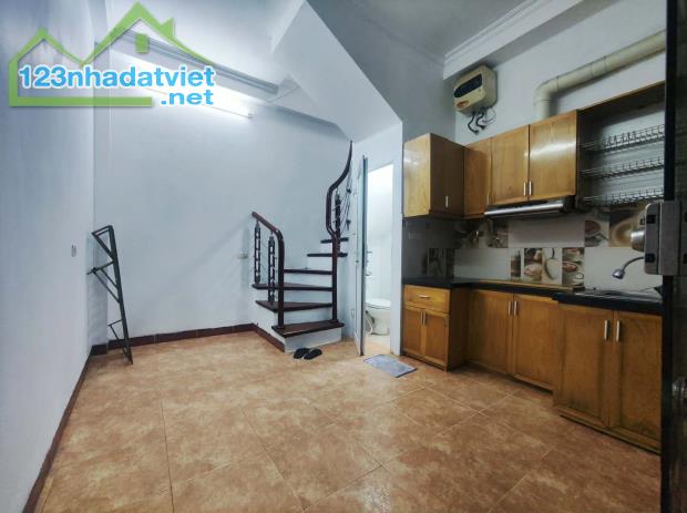 CHO THUÊ NHÀ RIÊNG ĐÊ LA THÀNH, ĐỐNG ĐA, GẦN NGÃ SÁU Ô CHỢ DỪA, 2 NGỦ - 7.5 TR - 2