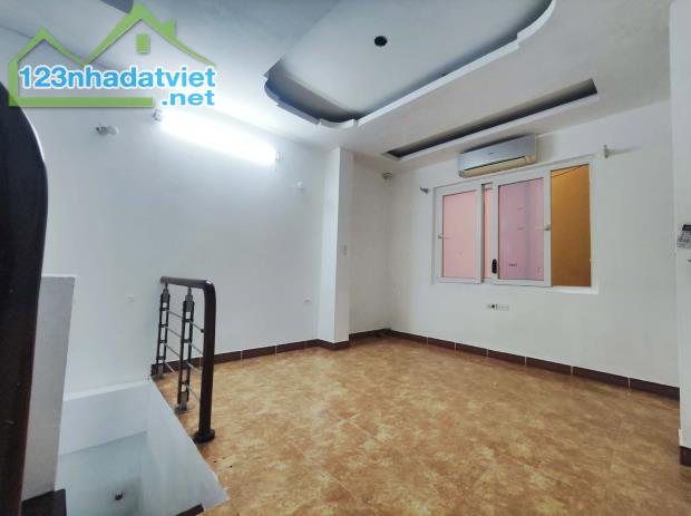 CHO THUÊ NHÀ RIÊNG ĐÊ LA THÀNH, ĐỐNG ĐA, GẦN NGÃ SÁU Ô CHỢ DỪA, 2 NGỦ - 7.5 TR - 1