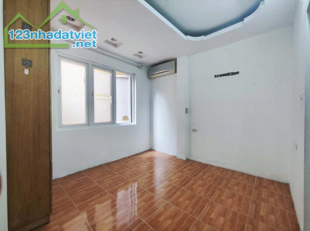 CHO THUÊ NHÀ RIÊNG ĐÊ LA THÀNH, ĐỐNG ĐA, GẦN NGÃ SÁU Ô CHỢ DỪA, 2 NGỦ - 7.5 TR