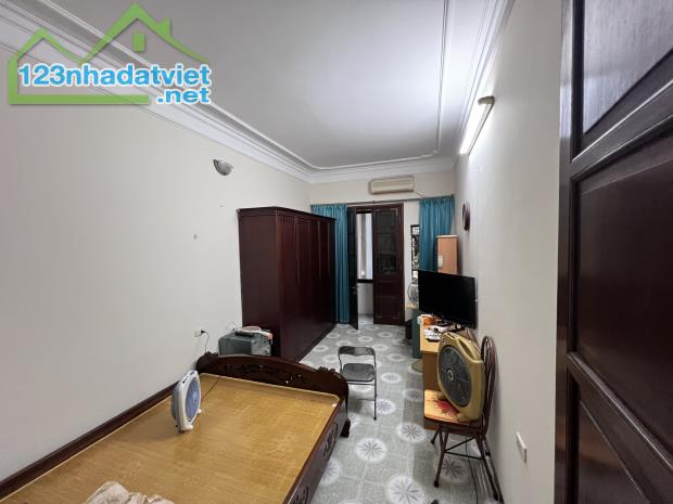 Cho thuê nhà 3 tầng 90 m2 trung tâm quận Đống Đa
