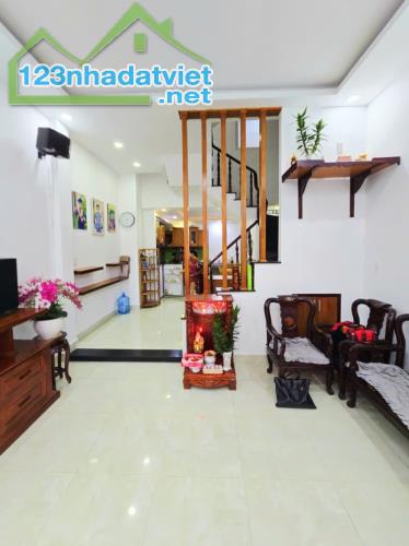 Bán Nhà Quận 2 Cũ, 57m², 3 Tầng, Gần BV Lê Văn Thịnh, Chỉ Hơn 6 Tỷ