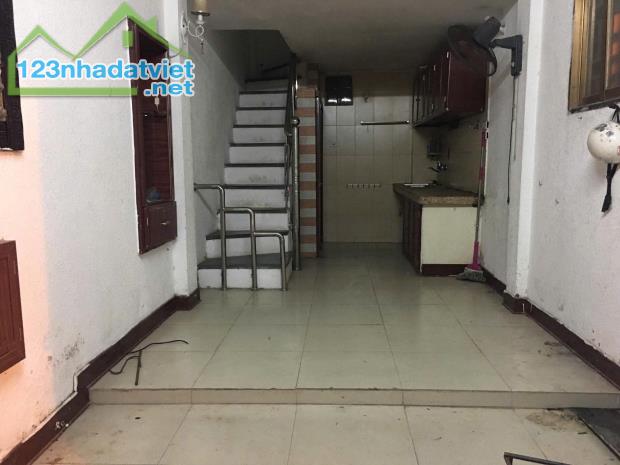 CHO THUÊ NHÀ ĐƯỜNG HỒ BA MẪU, ĐỐNG ĐA, 2 NGỦ Ở LUÔN – 7.5 TR