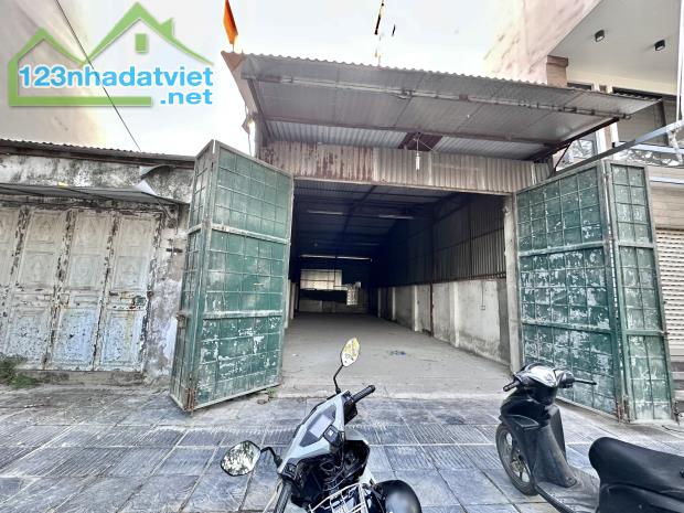 82m kho xưởng kết hợp MBKD mặt đường Hưng Thịnh, Yên Sở cần cho thuê, container đỗ cửa