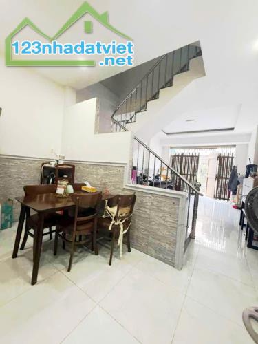 CHỈ 6.05 TỶ – NHÀ ĐẸP GÒ VẤP – LÊ VĂN THỌ - HẺM 6M Ô TÔ TRÁNH – 45M² – 4 PN – 3 TẦNG
