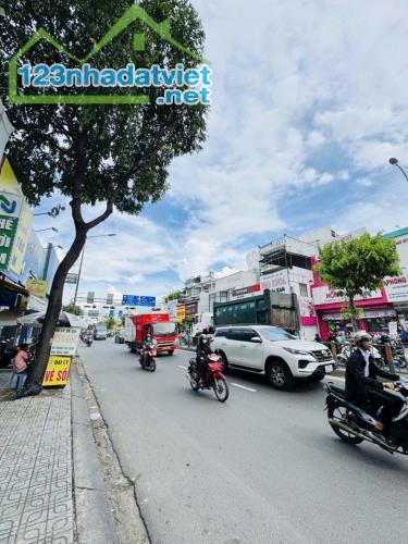NHÀ 3 TẦNG - GIÁP NGÃ 4 QUANG TRUNG & PHAN HUY ÍCH - 2 MẶT HẺM TRƯỚC SAU - 40M²(4×10).