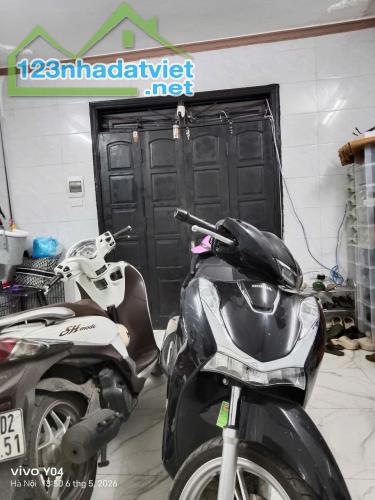 Cho thuê nhà ngõ phố Khâm Thiên Đống Đa 30m x 3 tầng, giá 8tr/tháng - 2