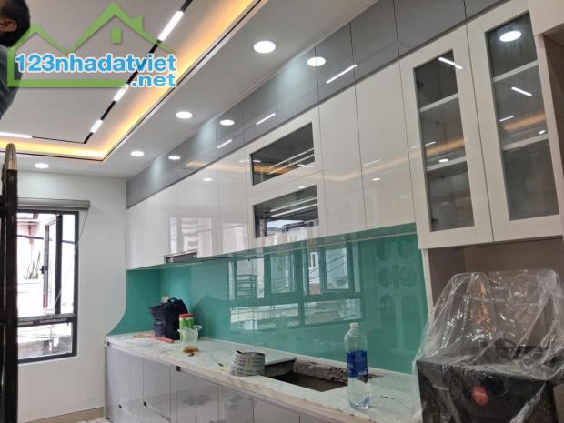 SÁT MẶT TIỀN LÊ VĂN QUỚI - NHÀ THANG MÁY, FULL NỘI THẤT, 280M² SÀN - 3