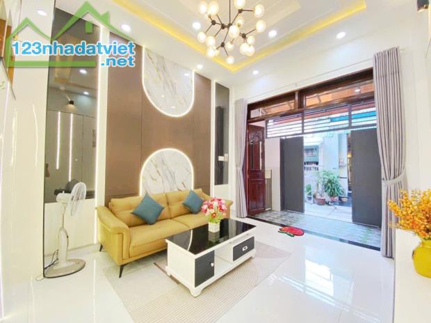 NHÀ ĐẸP PHẠM VĂN CHIÊU, GÒ VẤP  – GẦN EMART 2 – HẺM XE HƠI– 4 PN - GIÁ 6.55 TỶ TL - 2