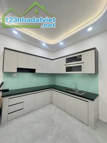 Nhà rộng, hẻm kinh doanh 8m, đối diện C/c Celadon, 6.2 tỷ - 2