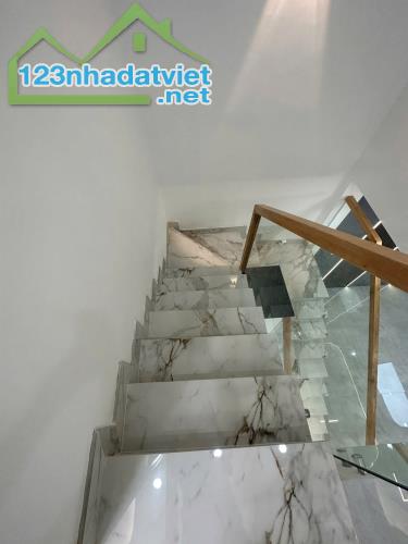 Nhà rộng, hẻm kinh doanh 8m, đối diện C/c Celadon, 6.2 tỷ - 3