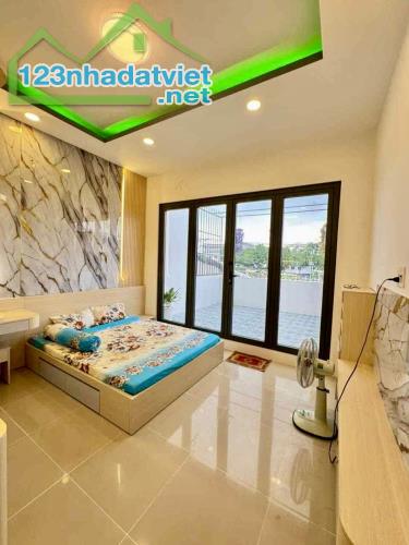 BÁN NHÀ SÂN ĐẬU2 Ô TÔ- MAI HẮC ĐẾ - MỄ CỐC Q8 - 4,2x25m - 3 TẦNG - 5PN- 6.5 TỶ- 0784968131 - 4