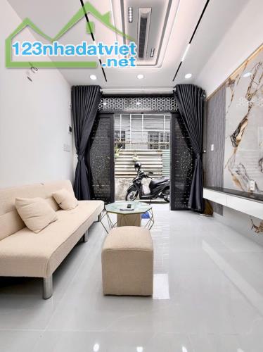 Nhà Mới Tinh Gần Chợ Hạnh Thông Tây - 2 Tầng Đúc - Chỉ 3.18 Tỷ - 1
