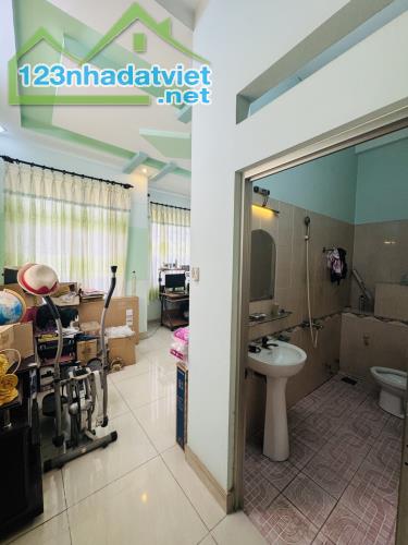 BÁN NHÀ HẺM XE HƠI SÁT CHỢ HỒ VĂN LONG BÌNH TÂN --70M2--2 TẦNG --GIÁ :6 TỶ (TL) - 3