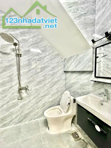 Bán nhà Quận 8 hẻm Dương Bá Trạc 47m2 4PN 3WC chỉ nhỉnh 7 tỷ