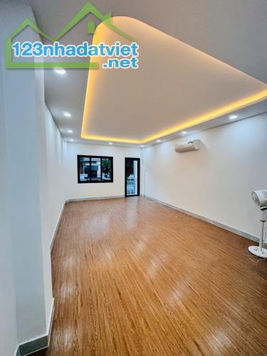 Bán Nhà Mặt Tiền Trần Phú Q.5 - Góc Trần Bình Trọng - 44m² x 2 Tầng - Có Lề Để Xe - 8,7 Tỷ - 3