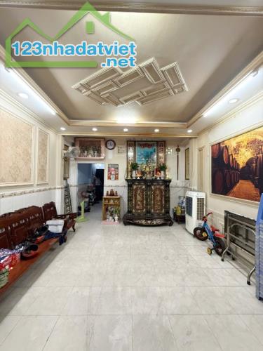 Nhà 2 tầng nở hậu hẻm thông 3,5m Hoài Thanh P Bình Đông (P14.Q8 cũ). Giá 6,7 tỷ TL
