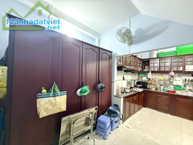 Nhà 2 tầng nở hậu hẻm thông 3,5m Hoài Thanh P Bình Đông (P14.Q8 cũ). Giá 6,7 tỷ TL - 2
