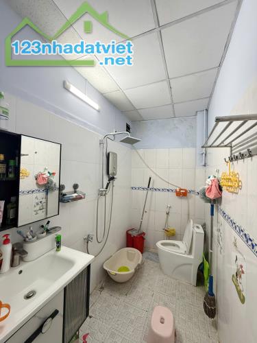 Nhà 2 tầng nở hậu hẻm thông 3,5m Hoài Thanh P Bình Đông (P14.Q8 cũ). Giá 6,7 tỷ TL - 4