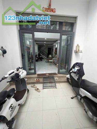 Nhà mới 5 tầng hẻm đẹp sát bờ kè đường Hưng Phú P8Q8. Giá: 7.2 tỷ