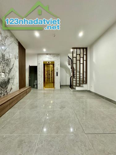 Bán nhà riêng Trần Khát Chân-Hai Bà Trưng DT42x5T,thang máy, lô góc thoáng, sân rộng 5m