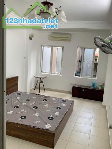 Cho thuê nhà ngõ Lương Sử C, Đống Đa, 30m x 4 tầng, giá 12tr/tháng