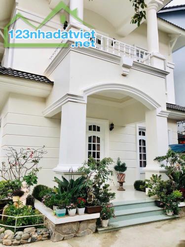 Cho thuê villa 8 phòng ngủ đường Hùng Vương phường 9 Đà Lạt giá 18 triệu/tháng