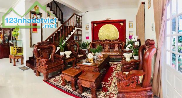 Cho thuê villa 8 phòng ngủ đường Hùng Vương phường 9 Đà Lạt giá 18 triệu/tháng - 1
