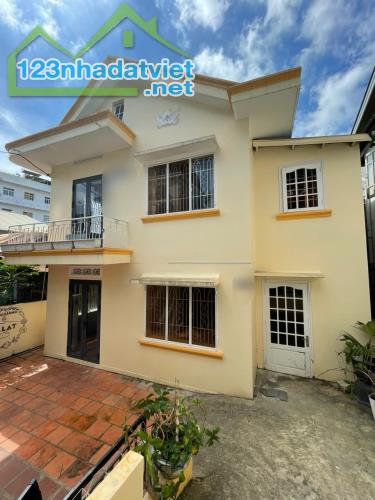 Cho thuê Villa nguyên căn Yersin phường 9 đà lạt giá 18tr