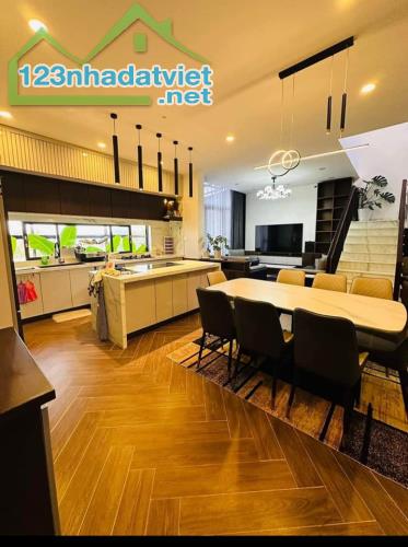 VILLA NHÀ HÀNG 2 MẶT TIỀN TRẦN PHÚ – TRUNG TÂM ĐÀ LẠT