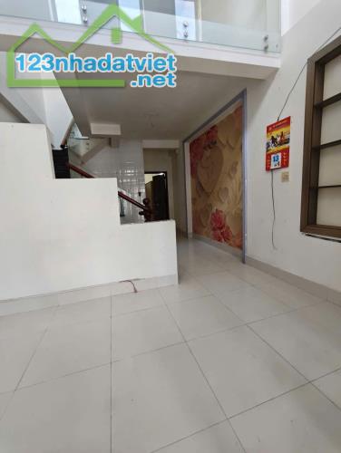 21. Nhà 5 triệu 2 phòng ngủ gần công An Phường Cái Khế - 1
