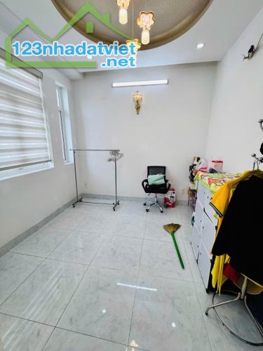 NHÀ 5 TẦNG THỐNG NHẤT GV - GIÁP KDC CITYLAND & QUANG TRUNG - HẺM Ô TÔ - 52M²(4×13). - 5
