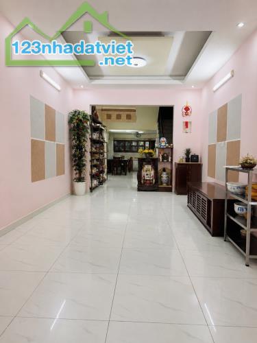 Nhà đẹp Bùi Minh Trực, 4x20, công viên, đối diện bến xe Quận 8