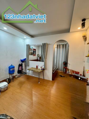 MÌNH CẦN NHƯỢNG PHÒNG FULL NỘI THẤT 35M2 TẠI 221 THỊNH QUANG, PHƯỜNG THỊNH QUANG, QUẬN