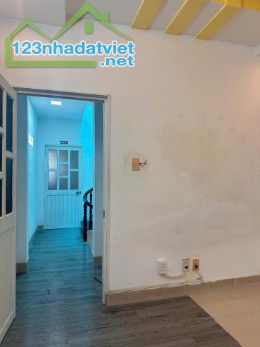 Nhà 3.6*10m/2lầu/ST hẻm thẳng Âu Dương Lân P3Q8 P.Chánh Hưng - 3