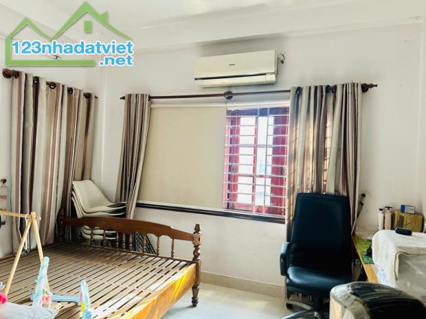 Bán nhà Quận 8 hẻm Dương Bá Trạc 40m2 3PN 3WC chỉ nhỉnh 4 tỷ - 1