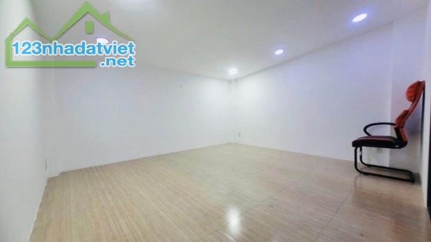 [KH024*] Nhà mới vào ở ngay gần chợ Thạch Đà, giá chỉ 5.x tỷ - 2