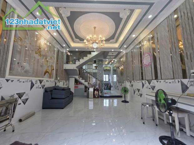 Khu DƯƠNG BÁ TRẠC SẦM UẤT - Sát Bên Q1 cách chỉ một cây cầu