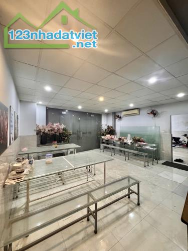 Cho thuê nhà xưởng khu vực Cổ Linh, DTSD 2050m, container đỗ, pccc tự động - 2