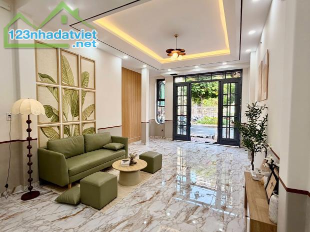 Nhà mới 4 tầng mặt tiền đường Hưng Phú P8Q8. Giá: 11.2 tỷ - 1