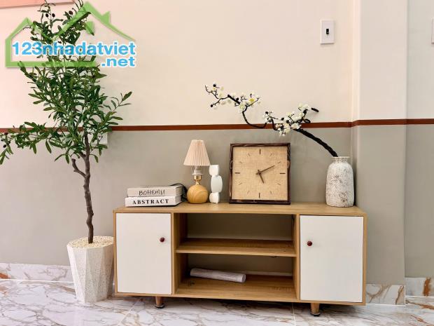 Nhà mới 4 tầng mặt tiền đường Hưng Phú P8Q8. Giá: 11.2 tỷ - 2