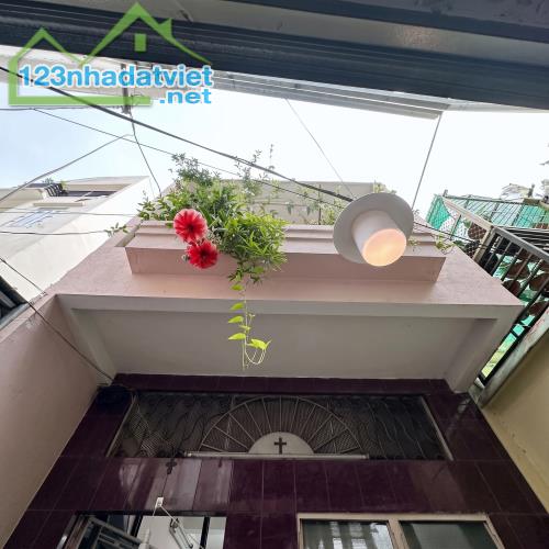 Nhà Quận 1 sát mặt tiền Bùi Thị Xuân: Đất dài 16m nở hậu 4.3m, chỉ 9 tỷ
