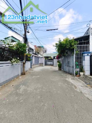 TÌM ĐÂU RA CĂN NHÀ 3 TẦNG HẺM Ô TÔ NGAY NGÃ TƯ THỦ ĐỨC - ĐẤT VUÔNG VỨC ĐẸP MẮT! - 3