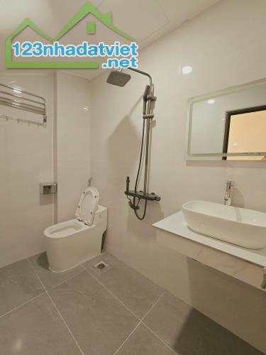 Bán nhà ngõ 96 Võ Chí Công, DT 28m, 4 tầng, MT 3.6m, giá 7.6 tỷ.