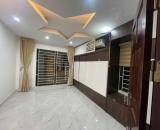 Cho thuê nhà phố 8/3, Bạch Mai quận Hai Bà Trưng 35M*5T(3 ngủ) giá 12.5 triệu