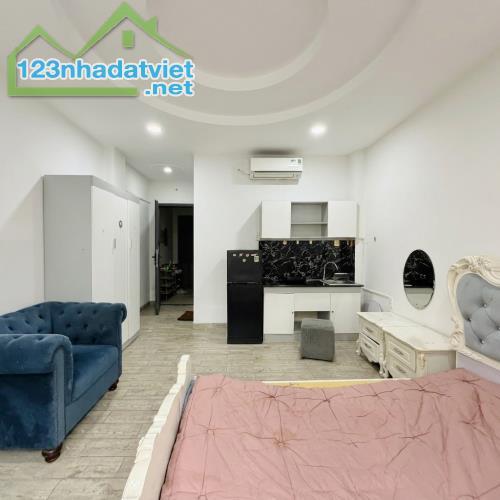 Dòng Tiền Ngập Răng, Trần Đình Xu, Quận 1. - 2