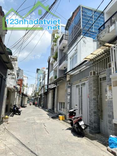 Nhà nát hẻm thẳng 5m 65m2 nở hậu Dương Bá Trạc P1Q8 P.Chánh Hưng